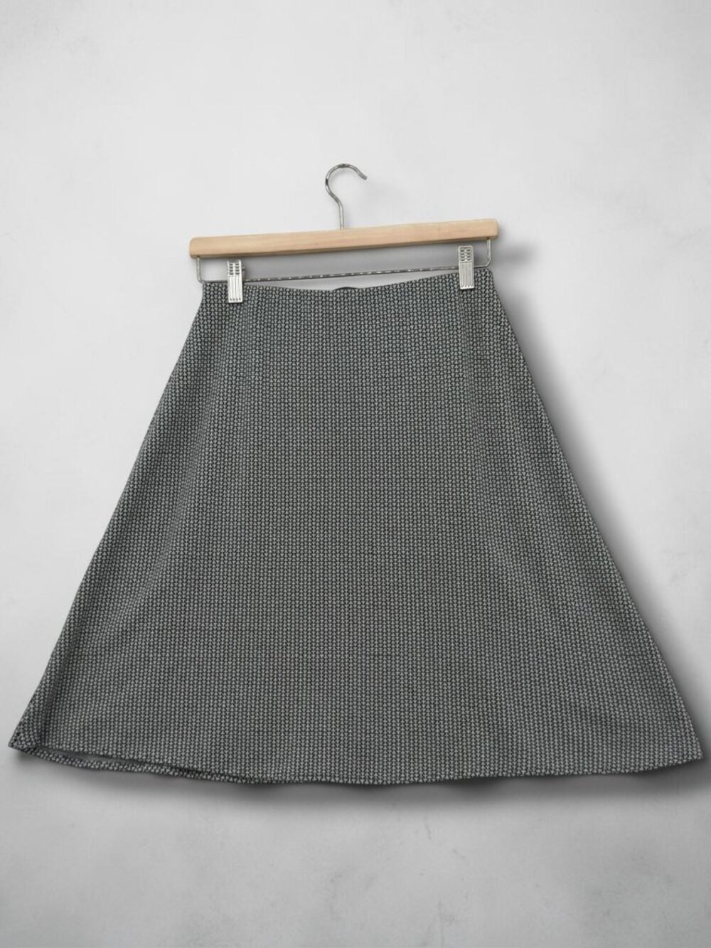 Ann Taylor Black & White Geo Texture Midi Skirt - Picture 4 of 5
